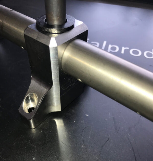 Valtra sizu rockerarm shaft assembly - Image 3