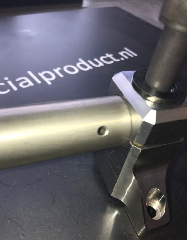 Valtra sizu rockerarm shaft assembly - Image 5