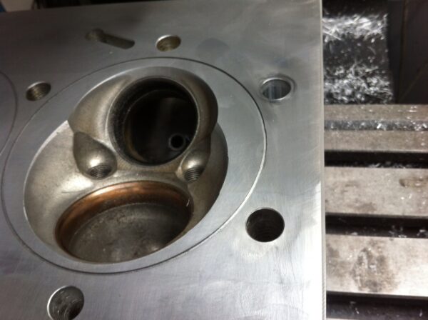 Cilinder head repair - Image 2