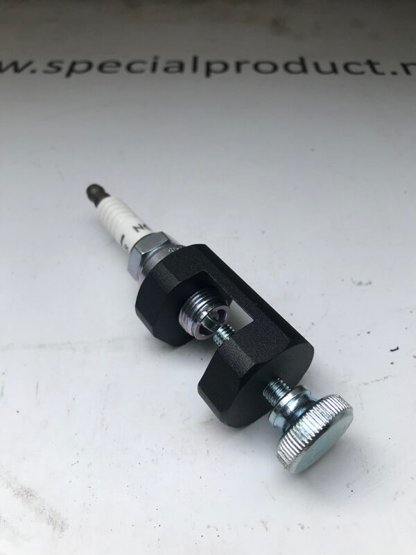 Sparkplug gap adjuster