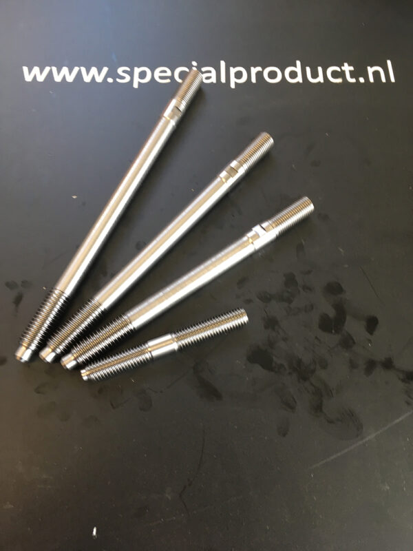 Studs for cilinder heads all brands