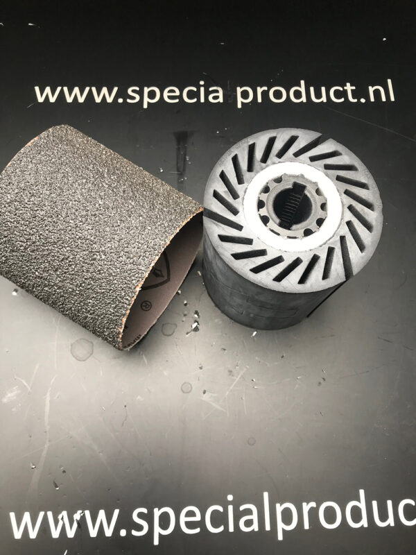 Tire grinding roll